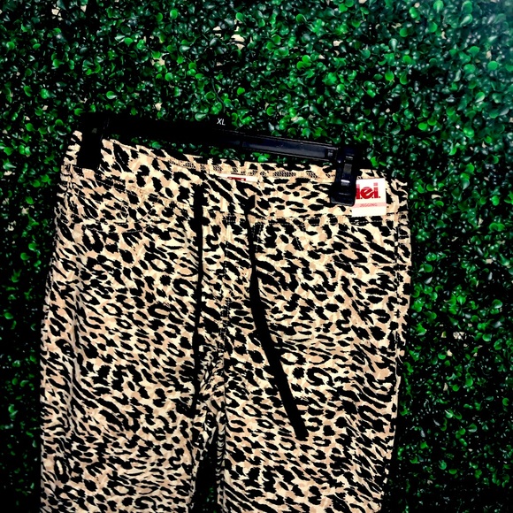 LEI cheetah print jegging - Picture 2 of 3